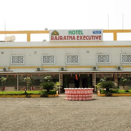 Hotel Rajratna Executive Supe Esterno foto