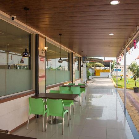 Hotel Rajratna Executive Supe Esterno foto