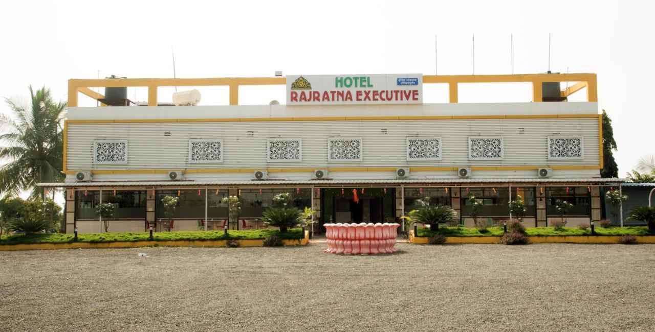 Hotel Rajratna Executive Supe Esterno foto